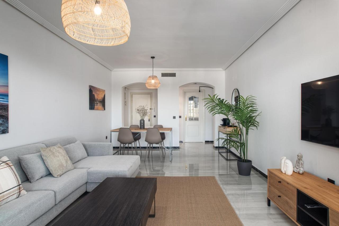 Modern Apartment - 2 Bedrooms, Beachside - Puerto Banus Marbella Exterior foto