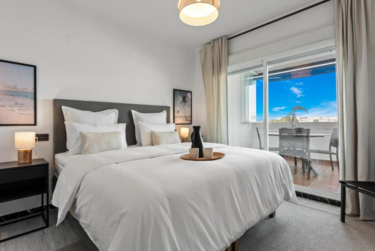 Modern Apartment - 2 Bedrooms, Beachside - Puerto Banus Marbella Exterior foto
