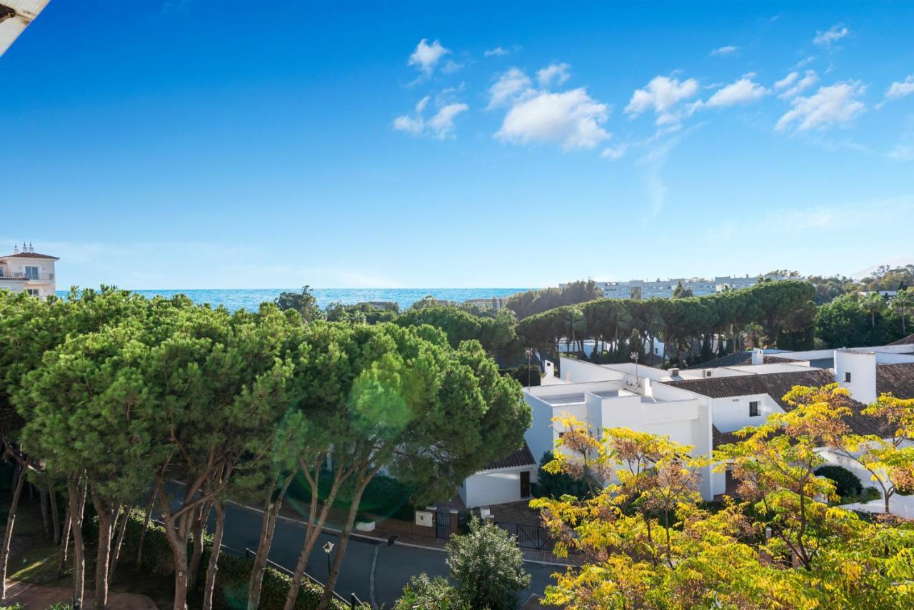 Modern Apartment - 2 Bedrooms, Beachside - Puerto Banus Marbella Exterior foto