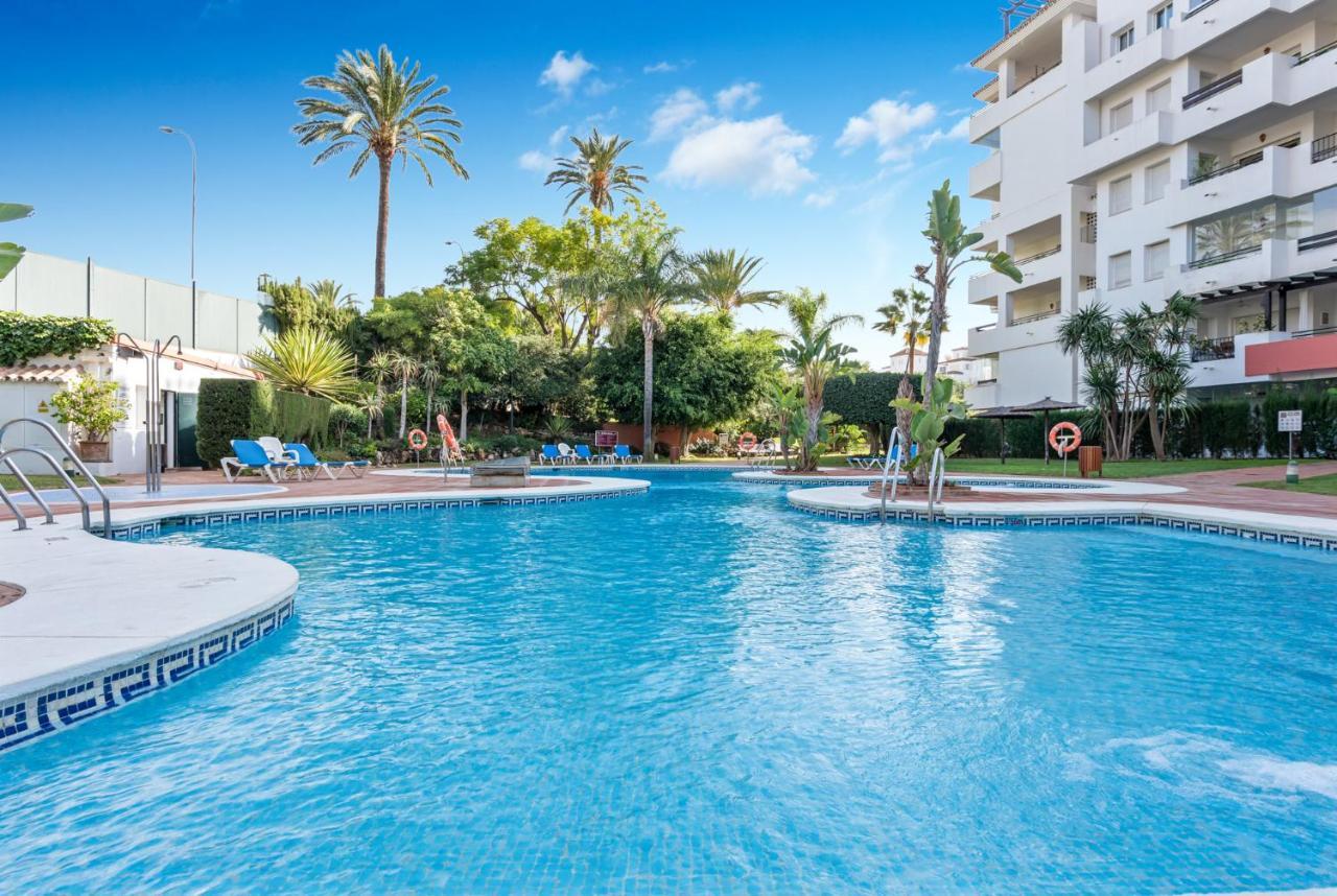 Modern Apartment - 2 Bedrooms, Beachside - Puerto Banus Marbella Exterior foto