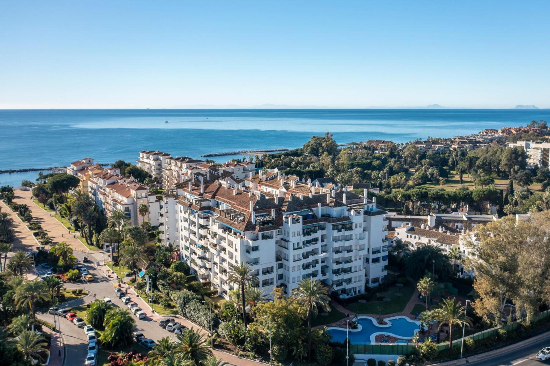 Modern Apartment - 2 Bedrooms, Beachside - Puerto Banus Marbella Exterior foto